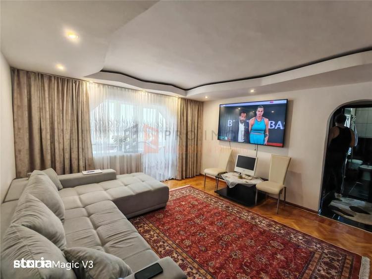 Apartament cu 3 camere semidecomandat în Central