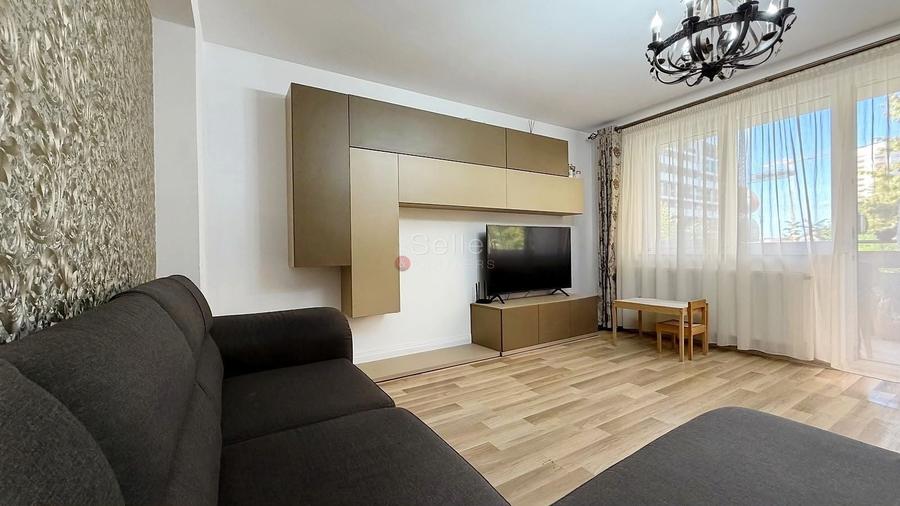 Apartament cu 3 camere decomandat, mobilat în Tractorul