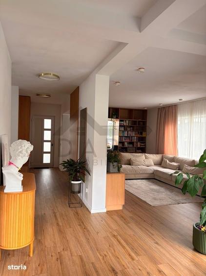 Casă cu 4 camere în Corunca