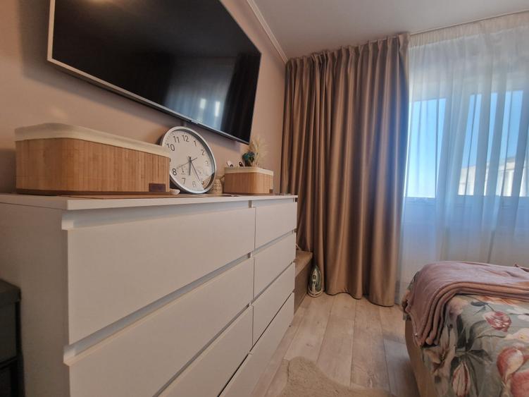 Apartament cu 3 camere decomandat în CET