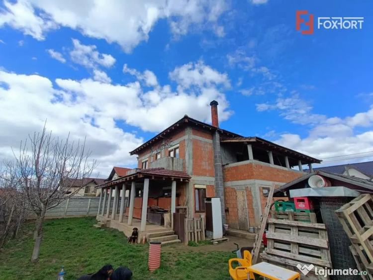 Casă cu 6 camere cu Teren 1088 Mp în Chișoda