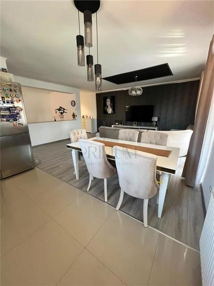 Apartament cu 3 camere decomandat în Dumbrăvița