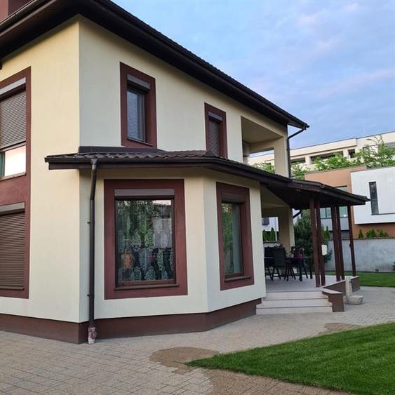 Casă individuală cu 4 camere cu Canalizare în Băneasa