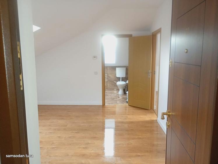Apartament cu 4 camere decomandat în Florești