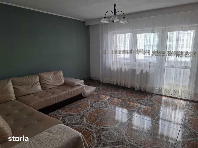 Apartament cu 3 camere decomandat în Răcădău
