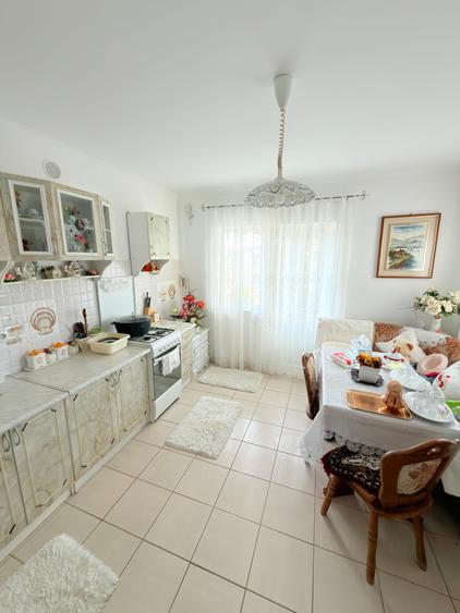 Casă individuală cu 5 camere cu Garaj în Central