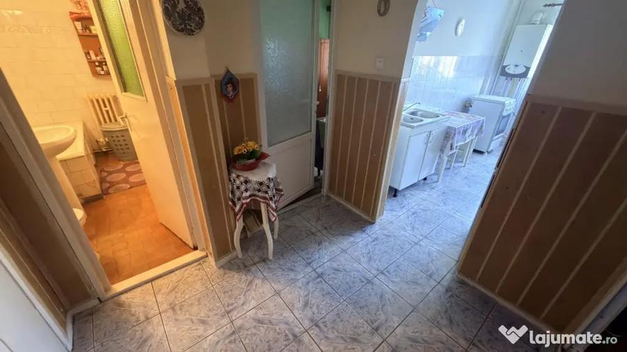 Apartament cu 2 camere decomandat, mobilat în Vasile Aaron