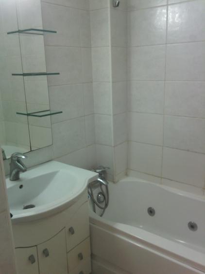 Apartament cu 3 camere semidecomandat în Națiunile Unite