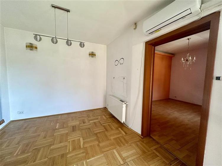 Birou, de 88 mp, în Central