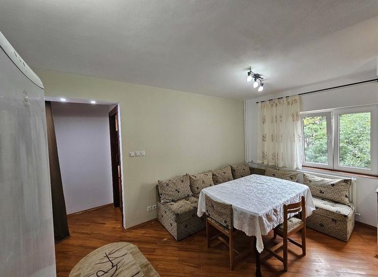 Apartament cu 3 camere decomandat, mobilat în Lacul Tei