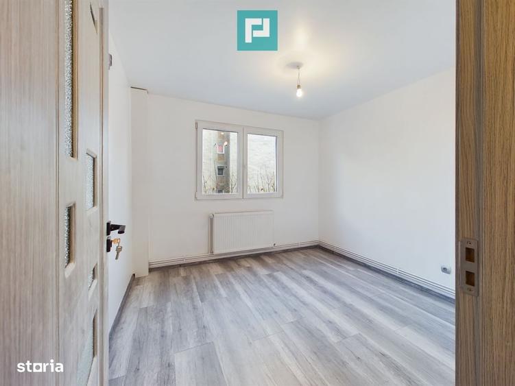 Apartament cu 3 camere semidecomandat în Aurel Vlaicu