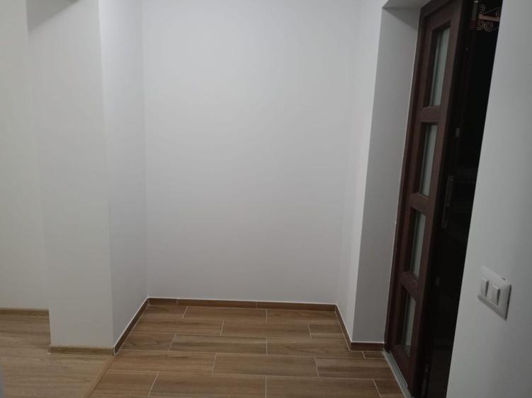 Casă cu 3 camere cu Teren 750 Mp în Central