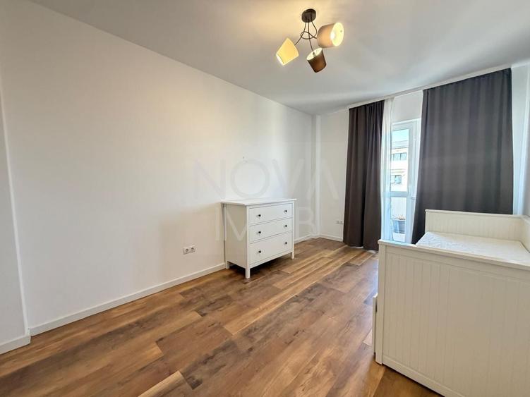 Apartament cu 3 camere semidecomandat, mobilat în Exterior Vest