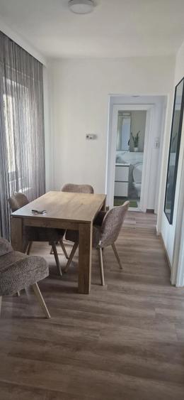 Apartament cu 3 camere decomandat în Exterior Vest