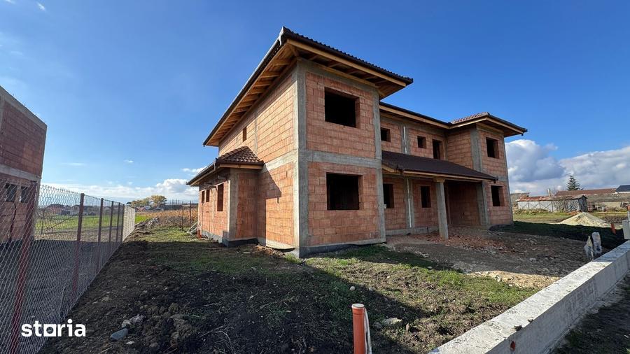 Casă cu 5 camere cu Teren 300 Mp în Șura Mică
