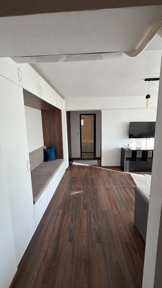 Apartament cu 3 camere semidecomandat în Măgurele