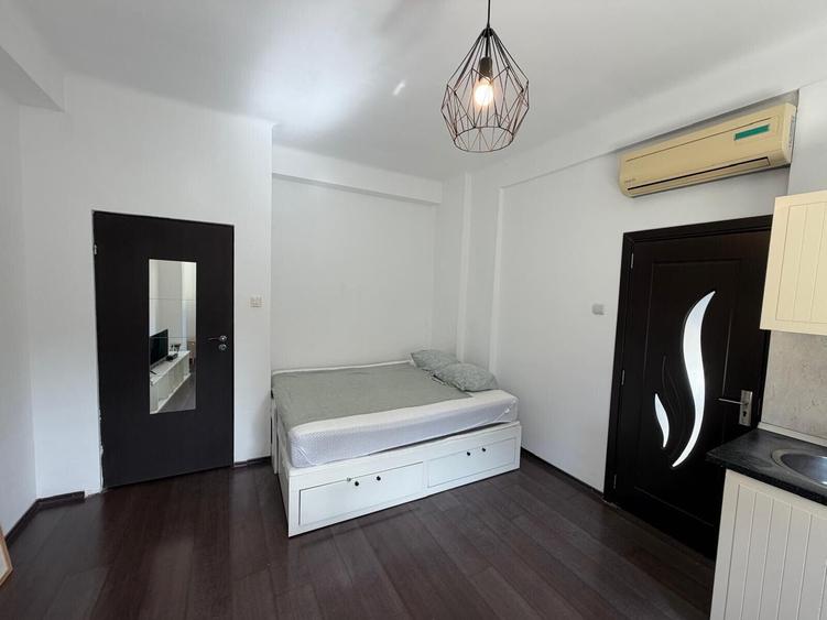 Garsonieră decomandată, mobilată în P-ța Romană