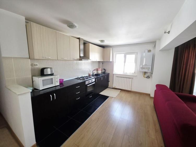 Apartament cu 3 camere decomandat, mobilat în Central