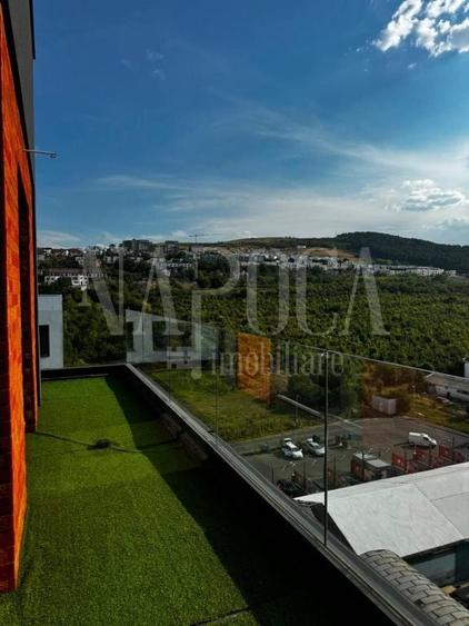 Penthouse cu 5 camere semidecomandat, mobilat în Florești
