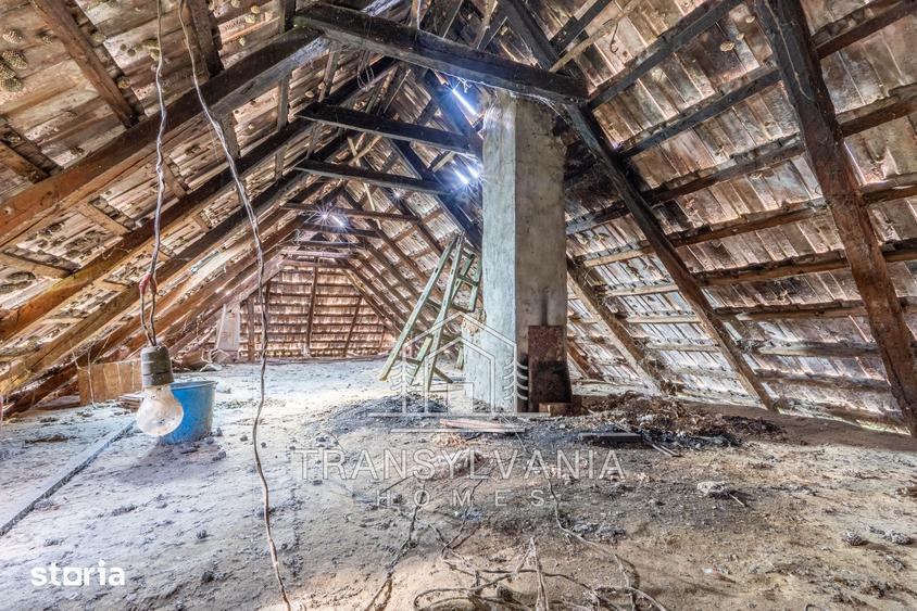 Casă cu 4 camere cu Teren 2560 Mp în Sâmboleni