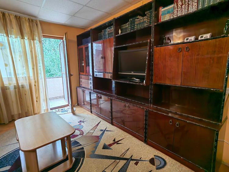Apartament cu 3 camere decomandat în Coman