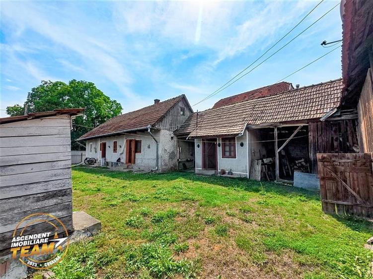 Casă individuală cu 2 camere cu Teren 1732 Mp în Arcuș