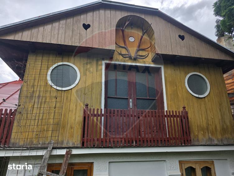 Casă cu 6 camere cu Teren 3548 Mp în Sănduleni