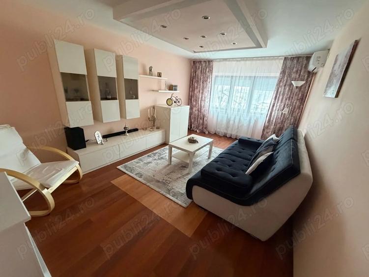 Apartament cu 3 camere decomandat în Școlilor