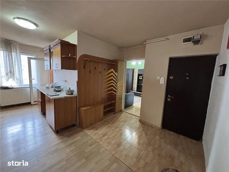 Apartament cu 3 camere decomandat în Ciupercenii Noi