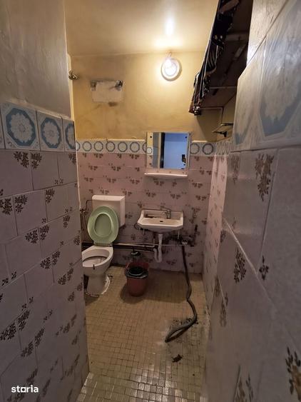 Apartament cu 3 camere semidecomandat în Berceni