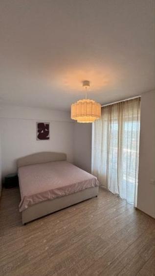 Apartament cu 3 camere decomandat, mobilat în Crângași