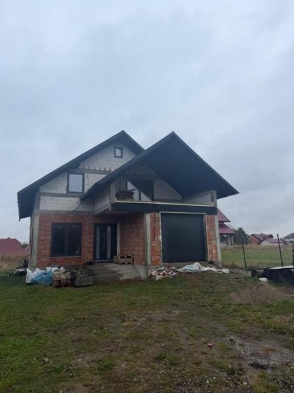 Casă individuală cu 5 camere cu Garaj în Marginea