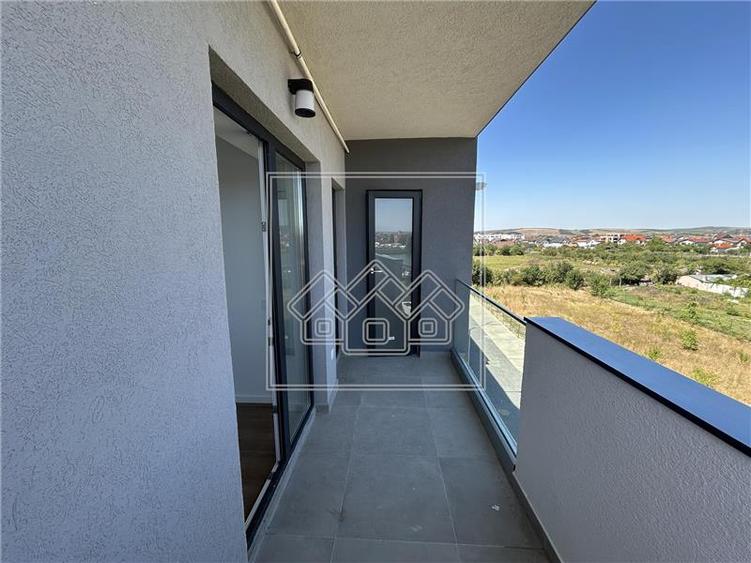 Apartament 2 camere la cheie + balcon, bloc nou, cu lift, etaj 1 - 10