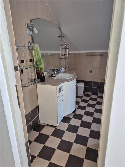 Casă individuală cu 4 camere cu Teren 400 Mp în Semicentral
