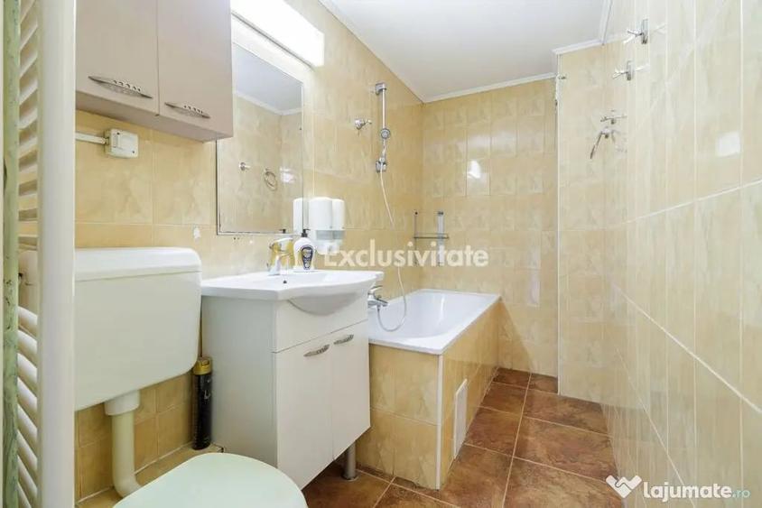 Apartament cu 3 camere decomandat în Sebastian