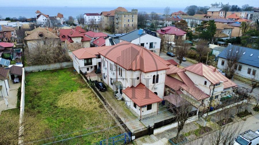 Casă individuală cu 14 camere cu Canalizare în Central