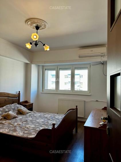 Apartament cu 3 camere decomandat în P-ța Victoriei