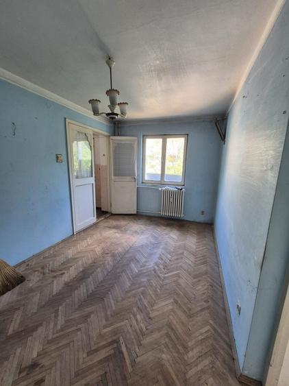 Apartament cu 2 camere semidecomandat în Podu Roș