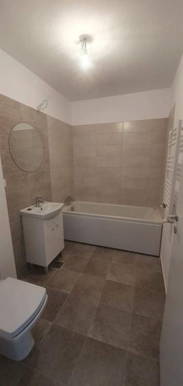Apartament cu 3 camere decomandat în Exterior Vest