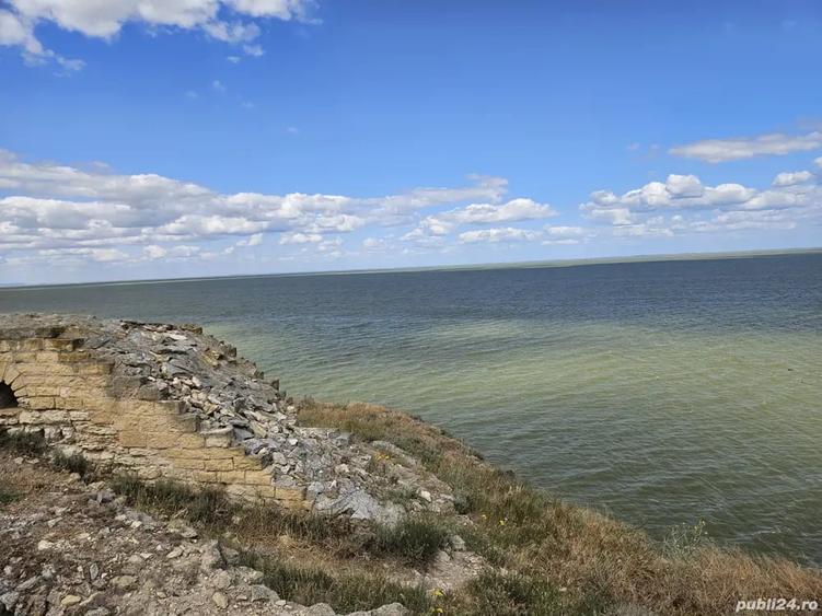 Teren de 5000 mp, în Jurilovca