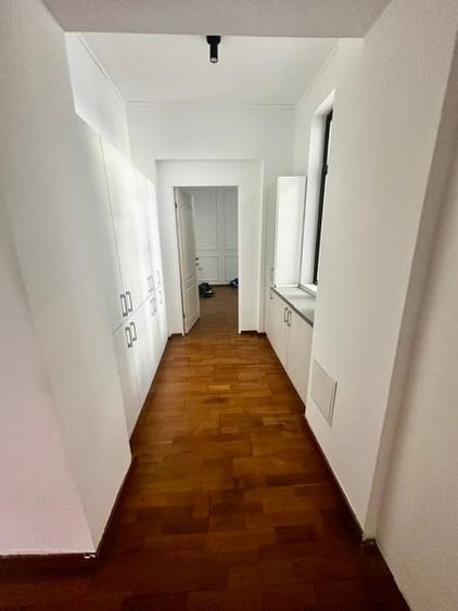 Casă individuală cu 8 camere cu Canalizare în Kiseleff