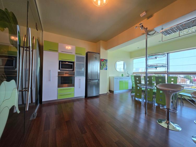Apartament cu 3 camere semidecomandat în Calea Plevnei
