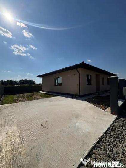 Casă cu 4 camere cu Teren 400 Mp în Săsar