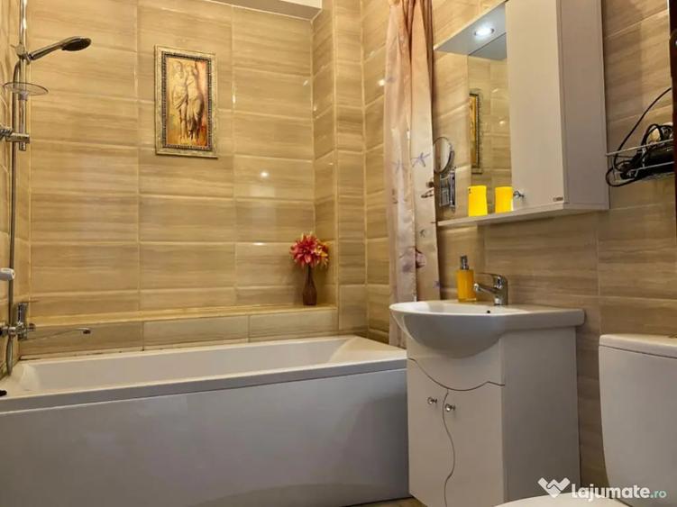 Apartament cu 3 camere decomandat în Mamaia
