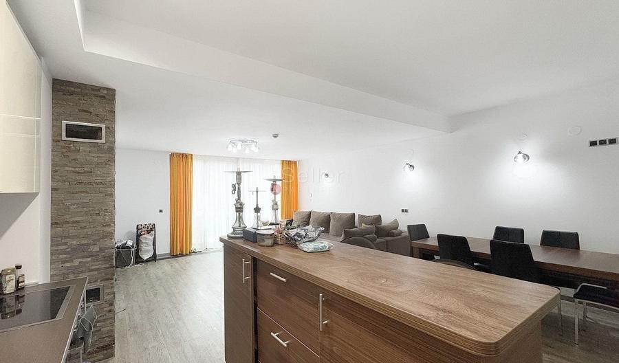 Apartament cu 4 camere decomandat, mobilat în Poiana Brașov