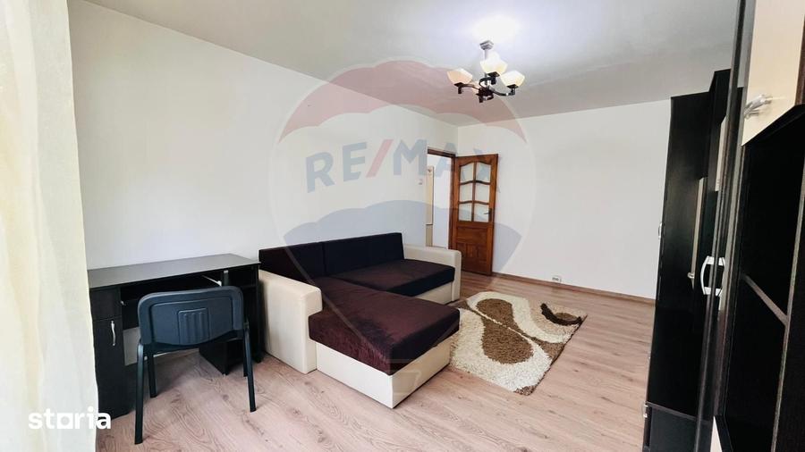 Apartament cu 3 camere, mobilat în Decebal