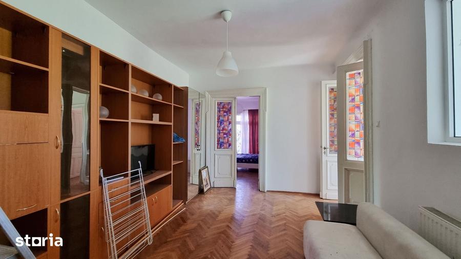 Apartament cu 5 camere în Armeneasca
