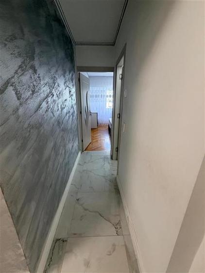 Apartament cu 3 camere decomandat, mobilat în Dacia