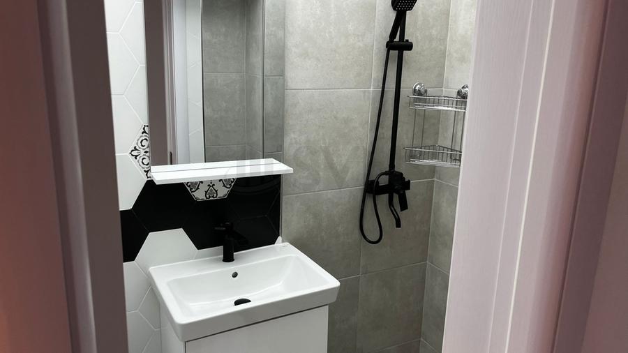 Apartament cu 4 camere nedecomandat, mobilat în P-ța Unirii