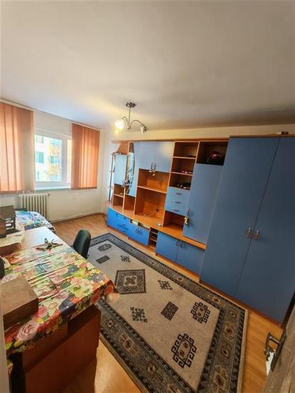 Apartament cu 4 camere semidecomandat, mobilat în Mănăștur